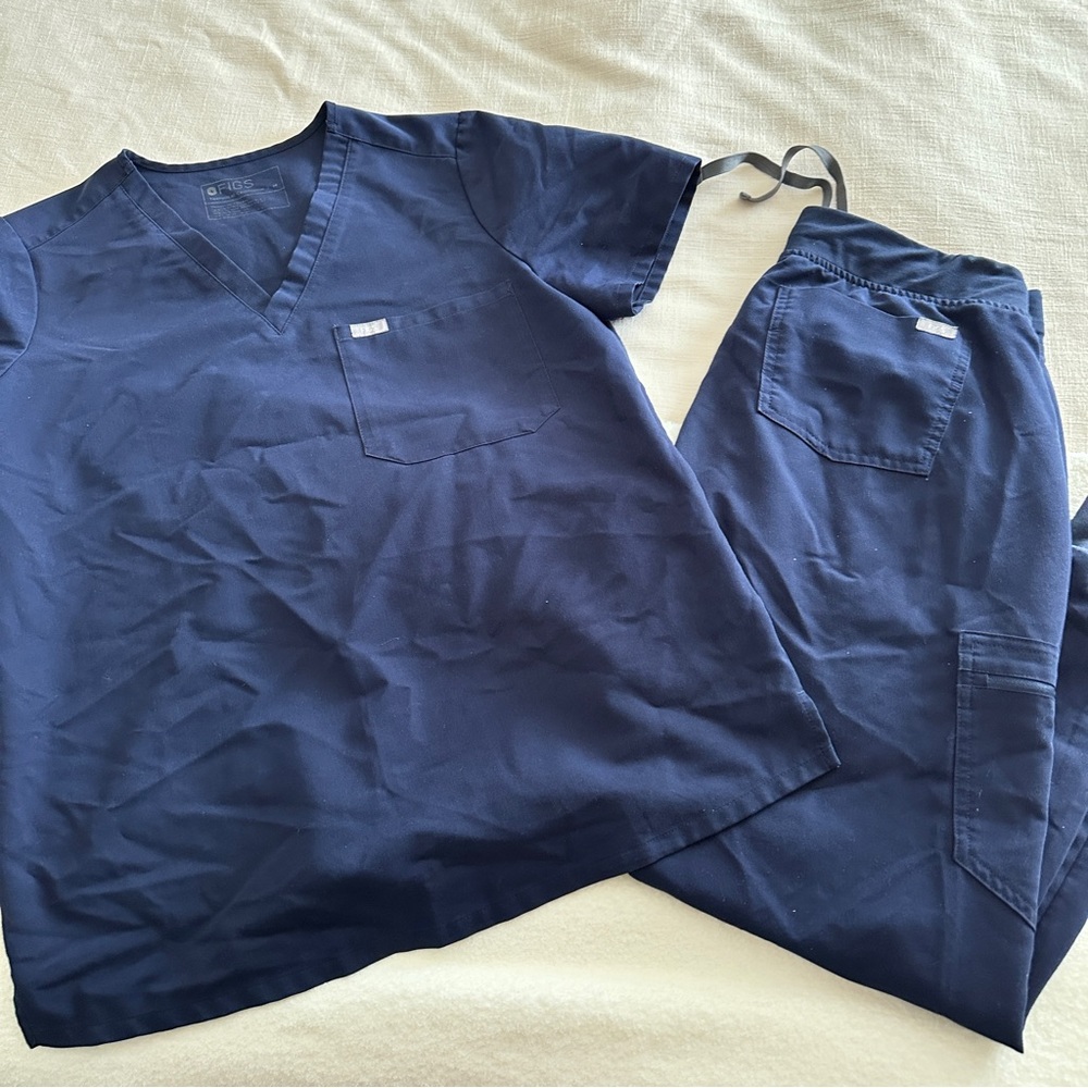 FIGS - “NAVY” Top & Pant Set PRE OWNED
